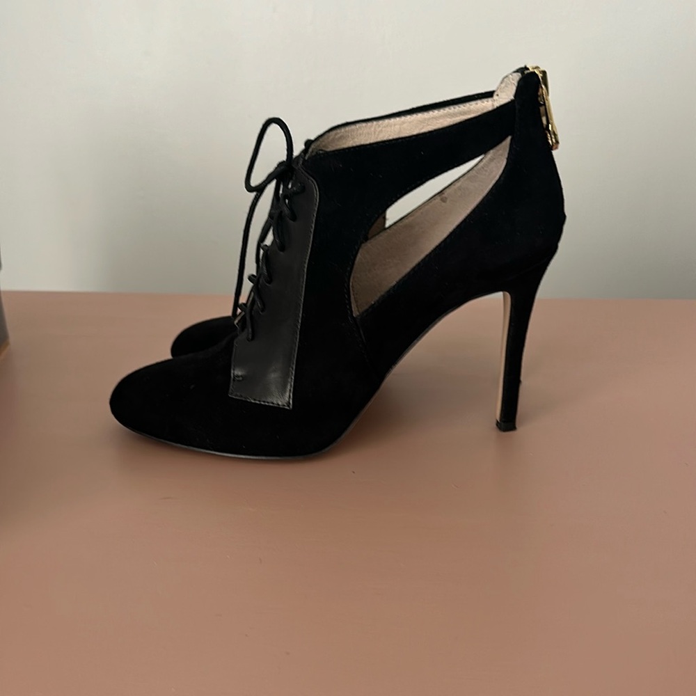 Louise et Cie Black Suede Lace-Up Heels – Elegant & Chic